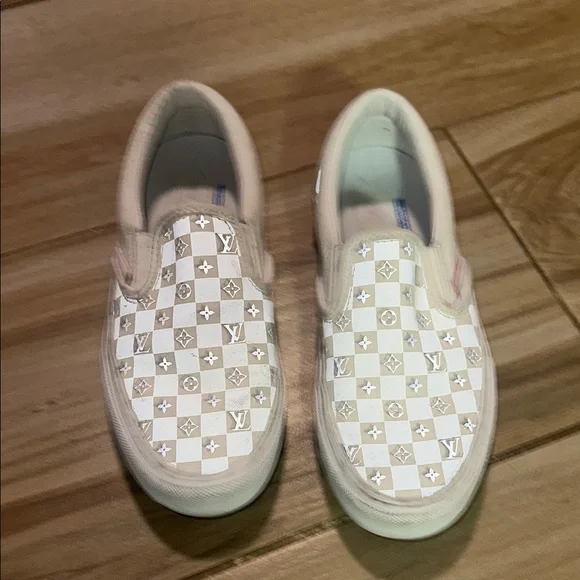Reflective LV Vans - Picture 2 of 8